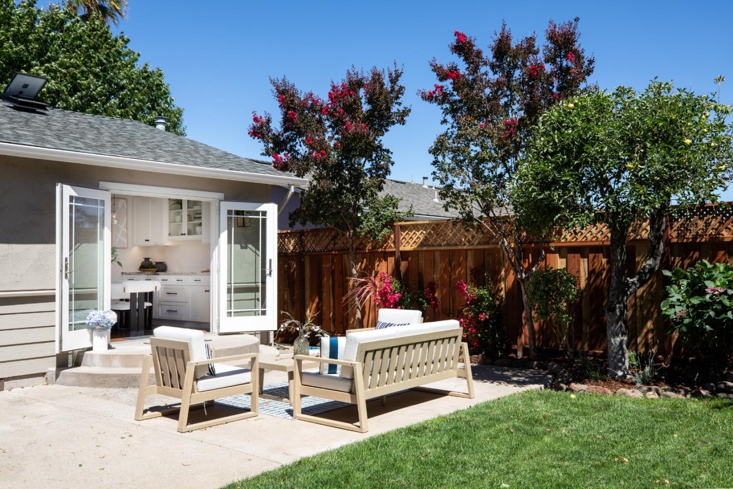 2464 Grandby DR