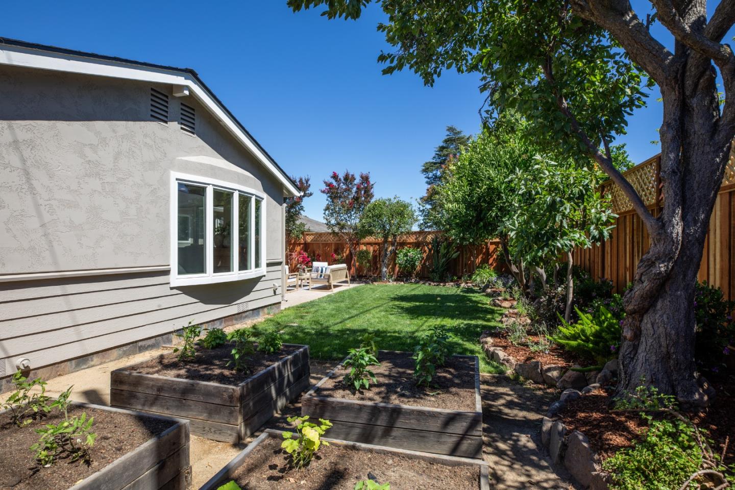 2464 Grandby DR