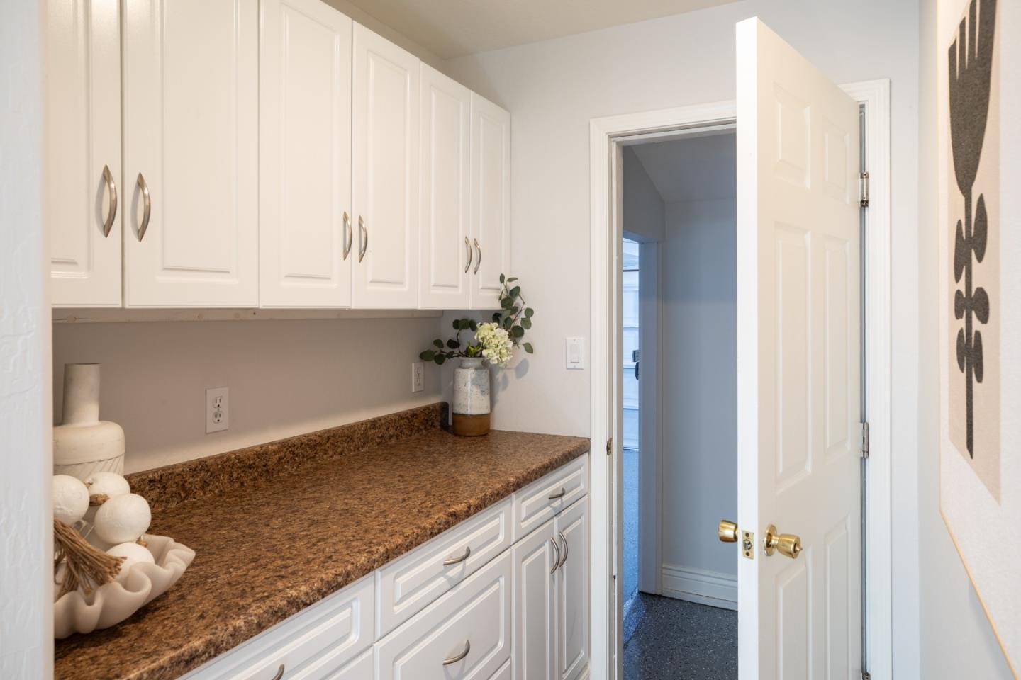 2464 Grandby DR