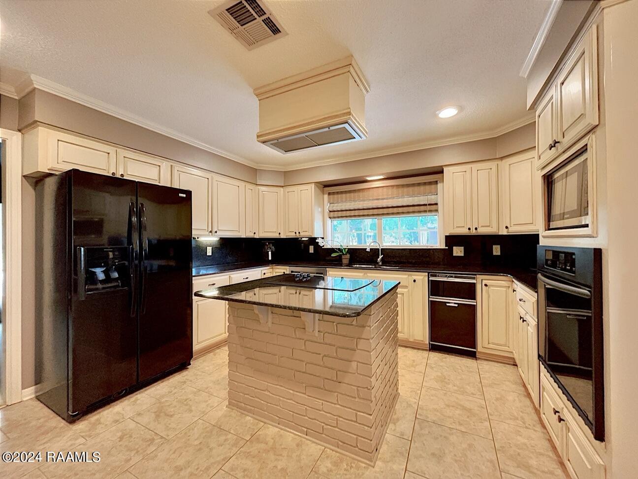 24 Marquis Manor