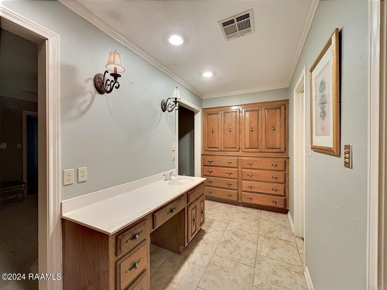 24 Marquis Manor