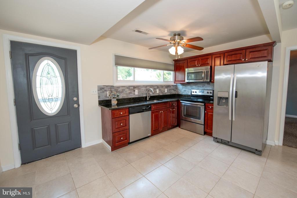 31 ROUNDWOOD LANE