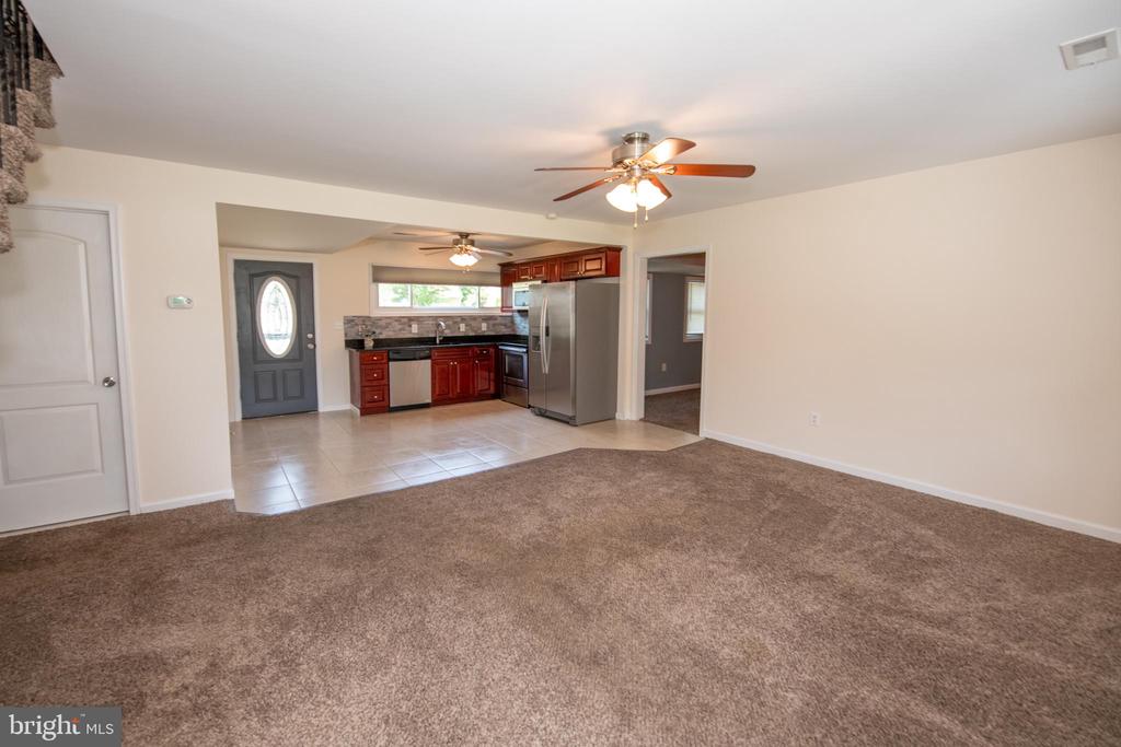 31 ROUNDWOOD LANE