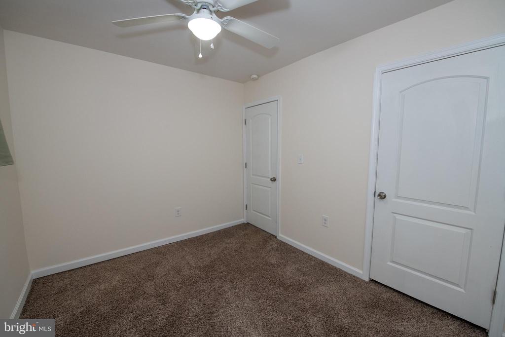 31 ROUNDWOOD LANE