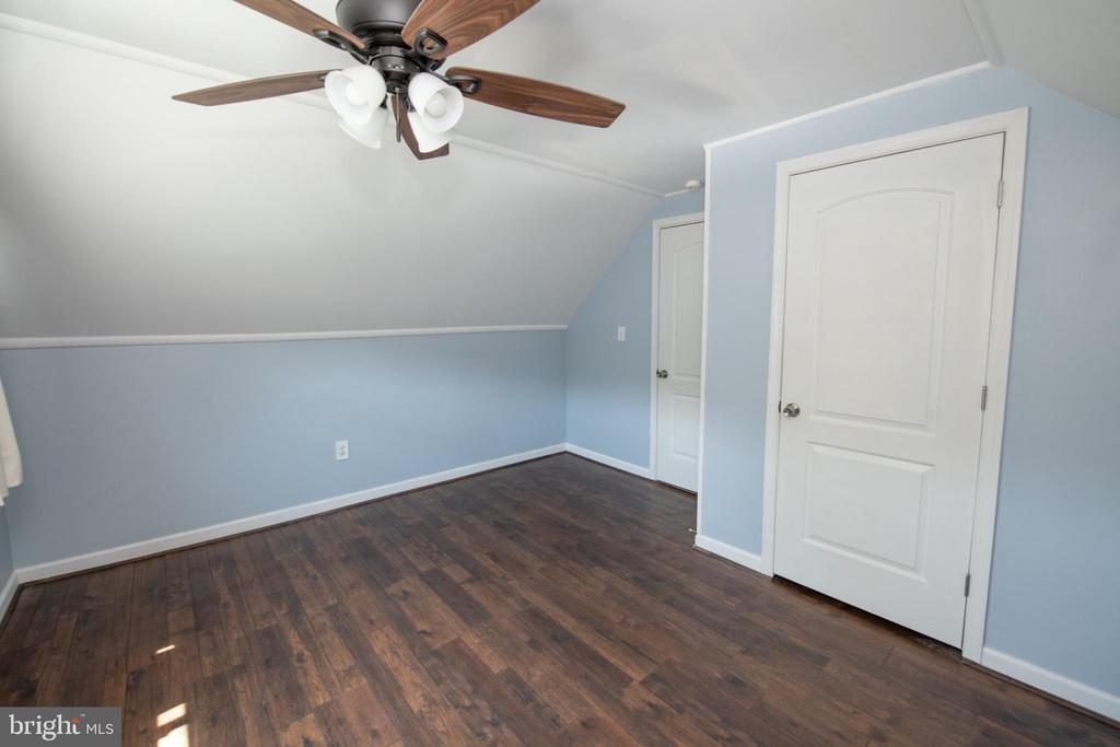 31 ROUNDWOOD LANE