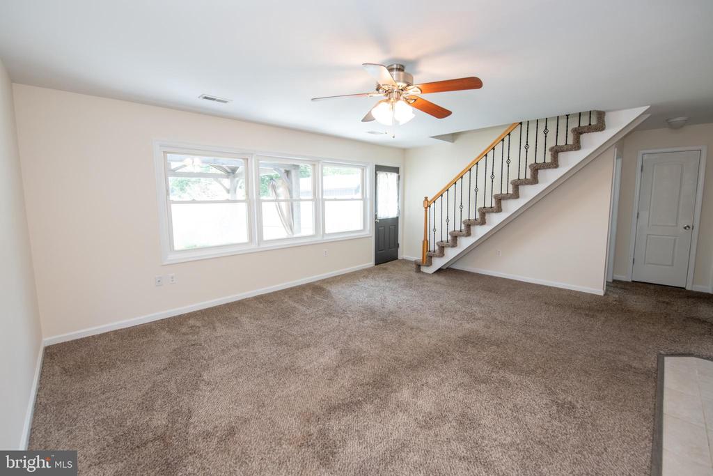 31 ROUNDWOOD LANE
