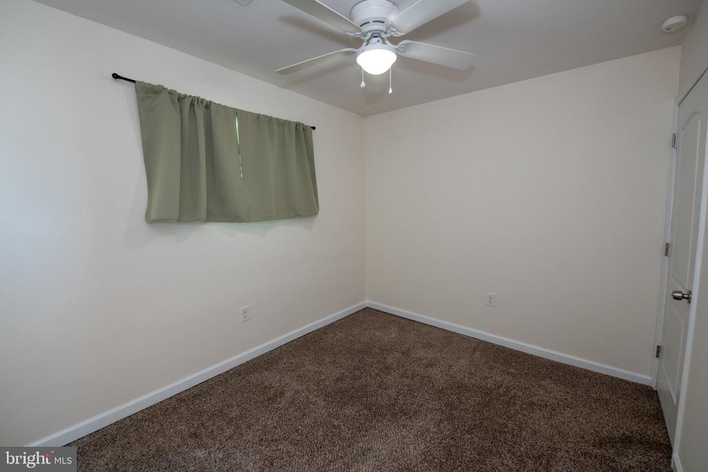 31 ROUNDWOOD LANE