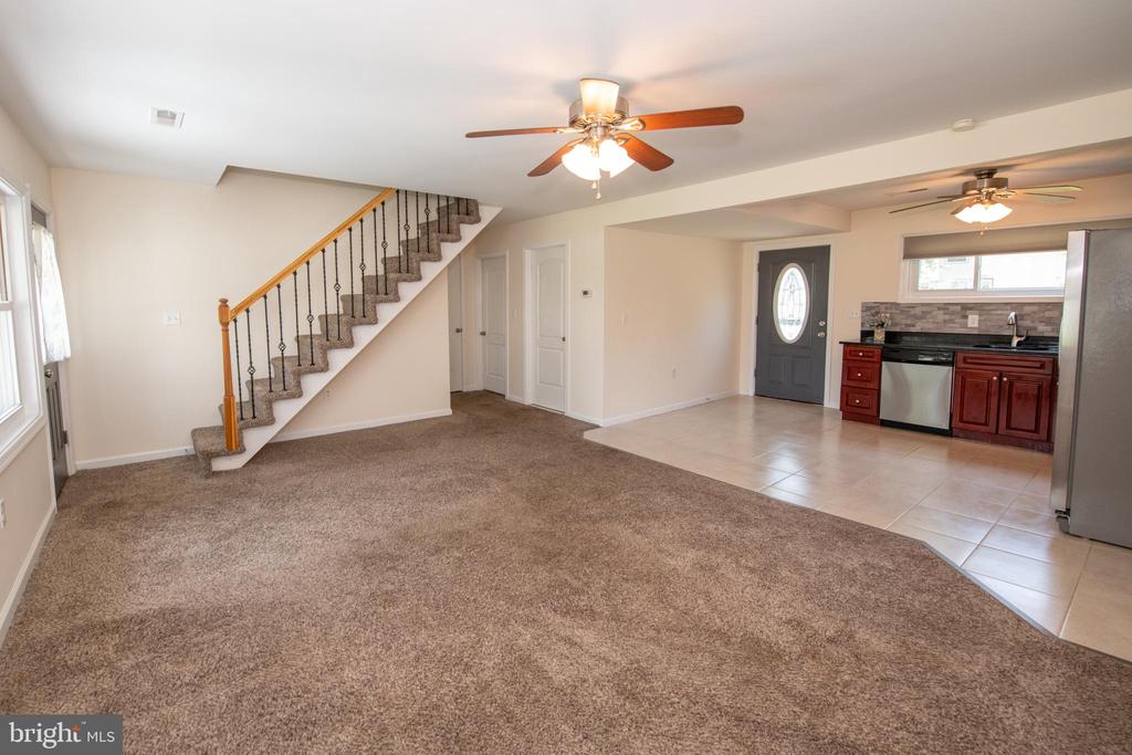31 ROUNDWOOD LANE