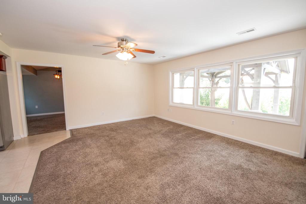 31 ROUNDWOOD LANE