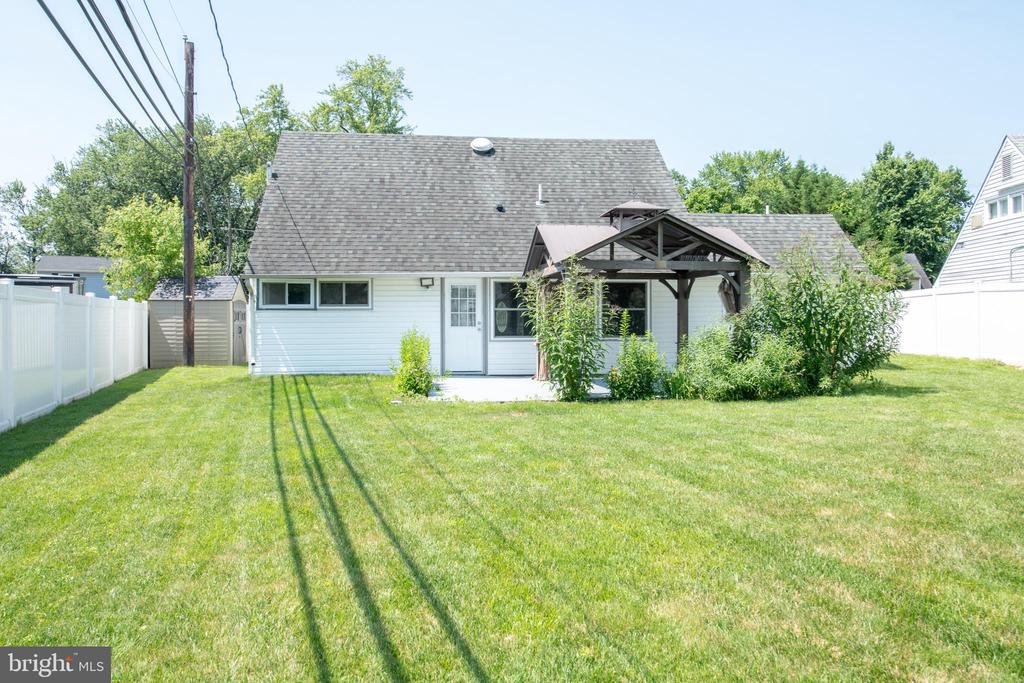 31 ROUNDWOOD LANE
