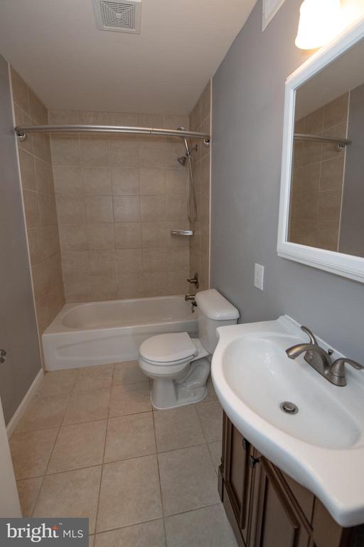 31 ROUNDWOOD LANE