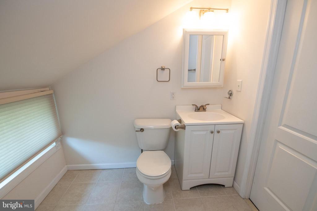 31 ROUNDWOOD LANE