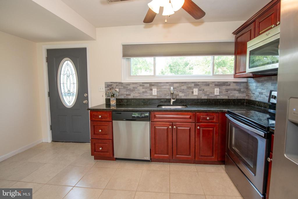 31 ROUNDWOOD LANE