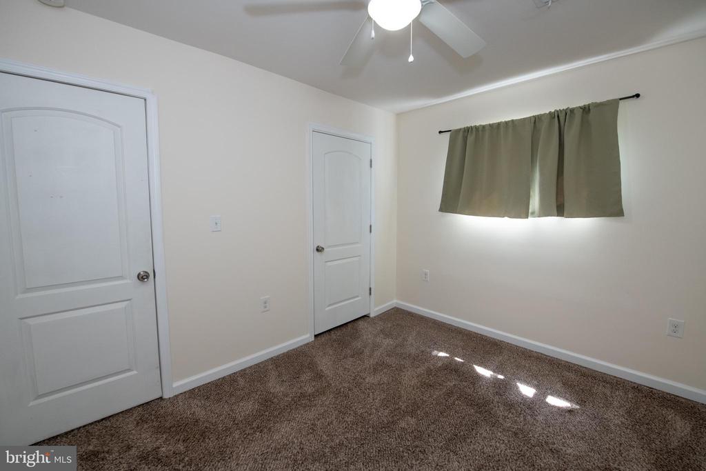 31 ROUNDWOOD LANE
