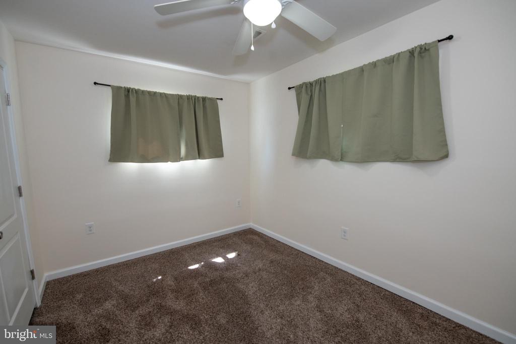 31 ROUNDWOOD LANE
