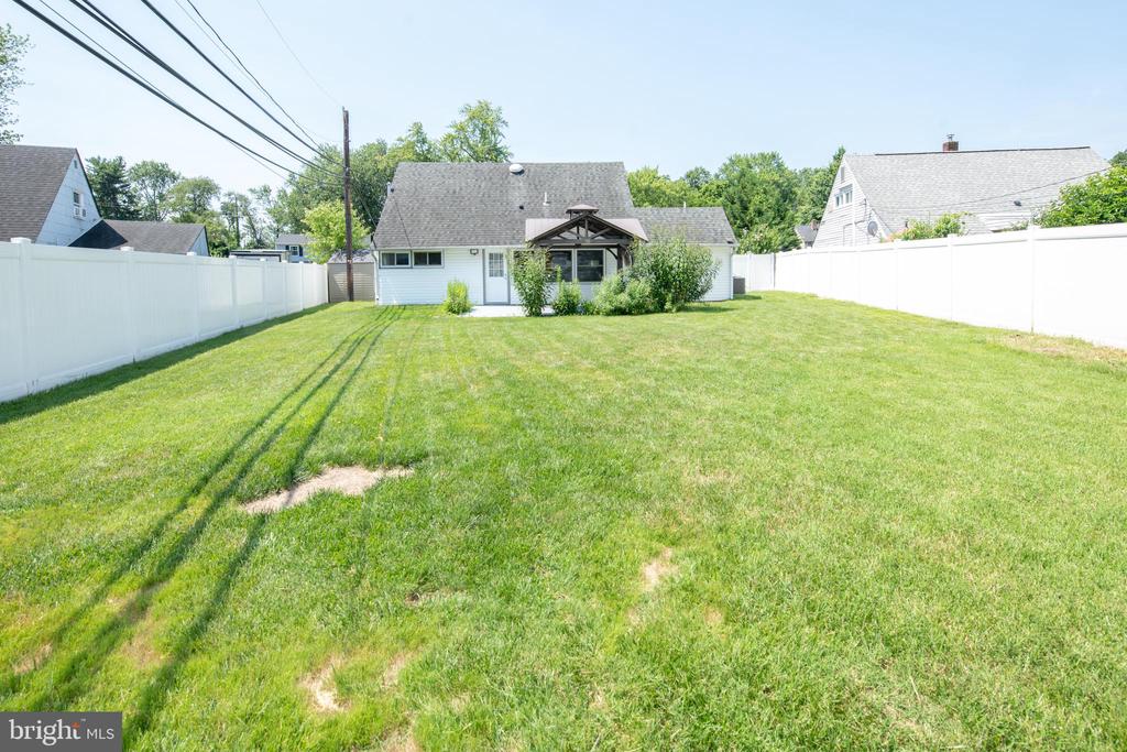31 ROUNDWOOD LANE