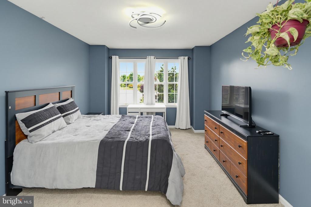 725 N SUMNEYTOWN PIKE Unit: 1