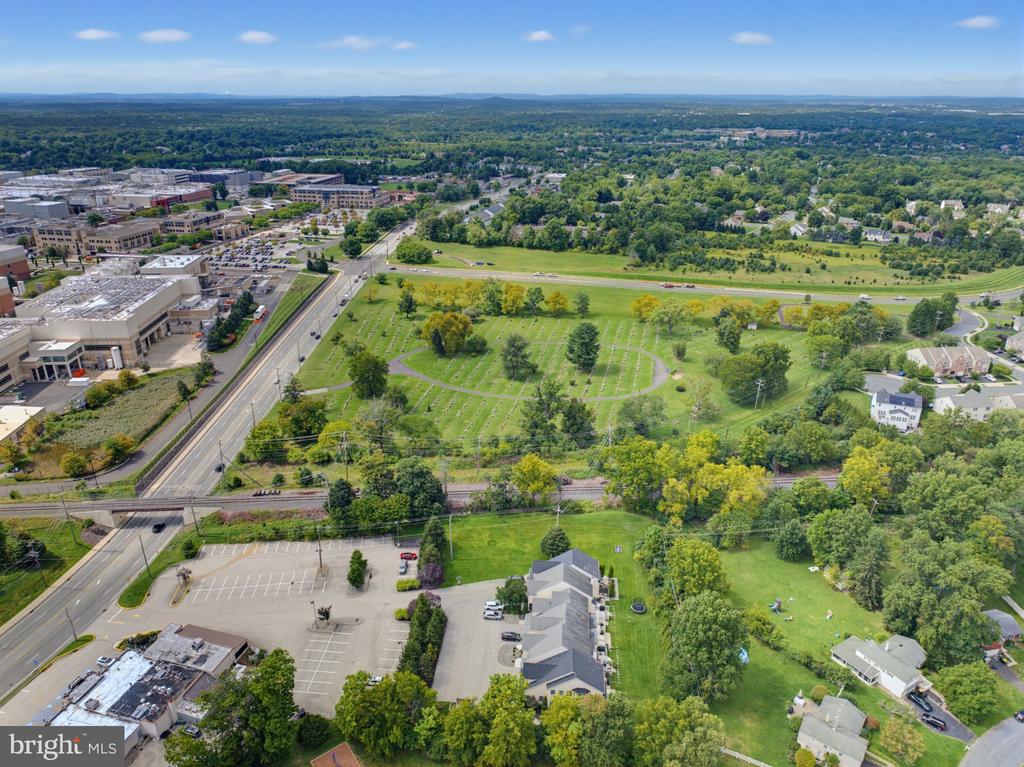 725 N SUMNEYTOWN PIKE Unit: 1