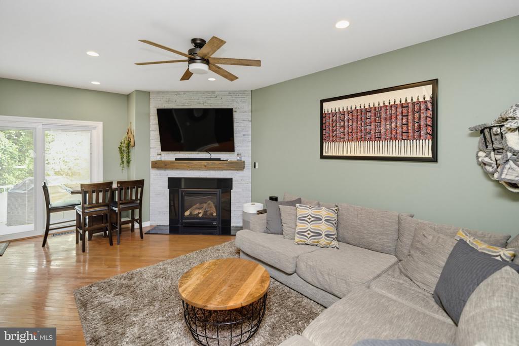 725 N SUMNEYTOWN PIKE Unit: 1
