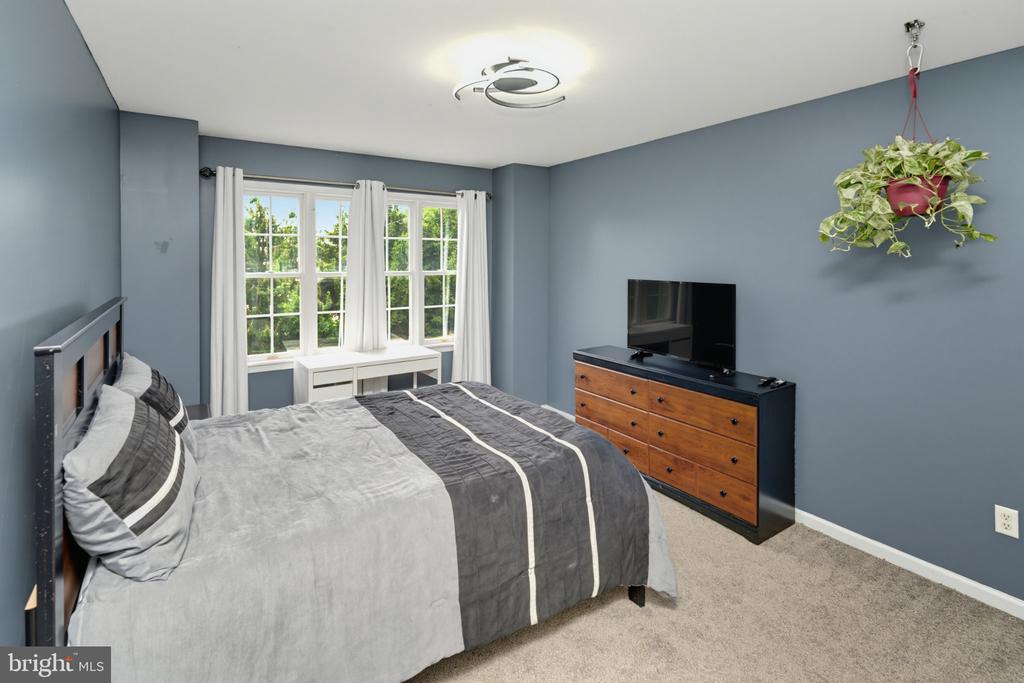 725 N SUMNEYTOWN PIKE Unit: 1