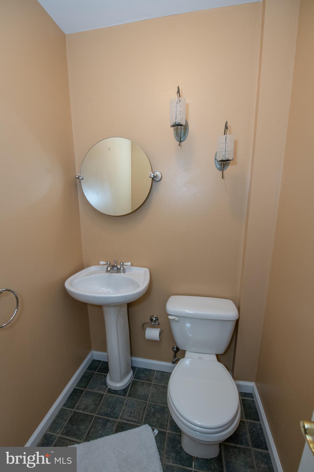 1018 HOFFNAGLE PLACE