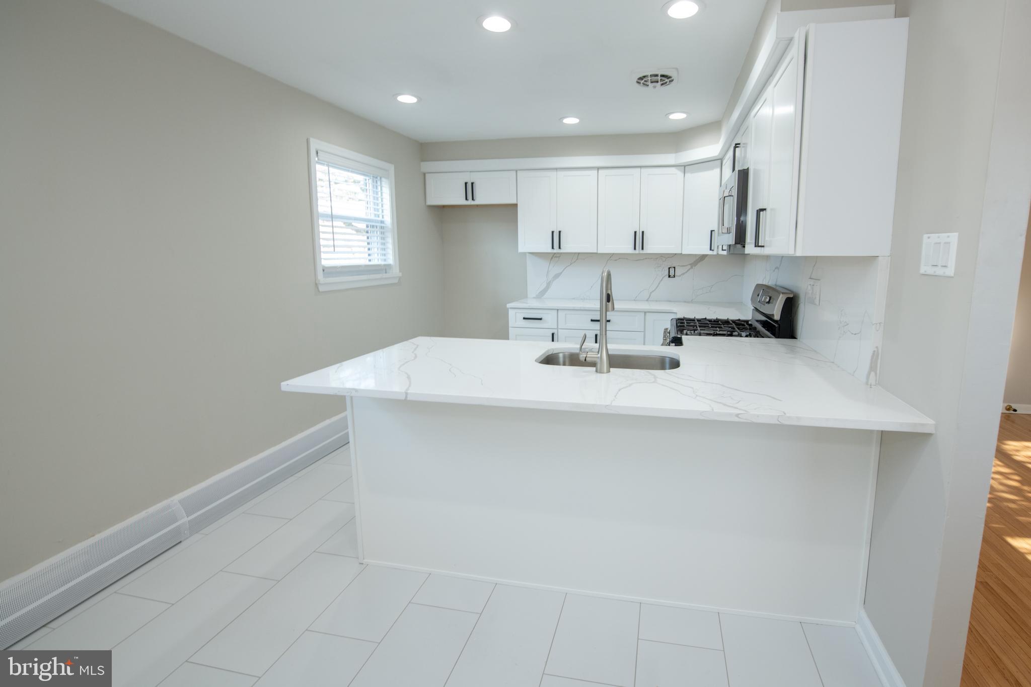 1018 HOFFNAGLE PLACE