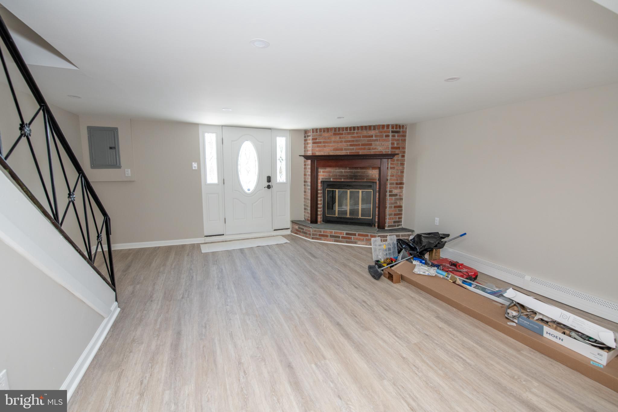 1018 HOFFNAGLE PLACE