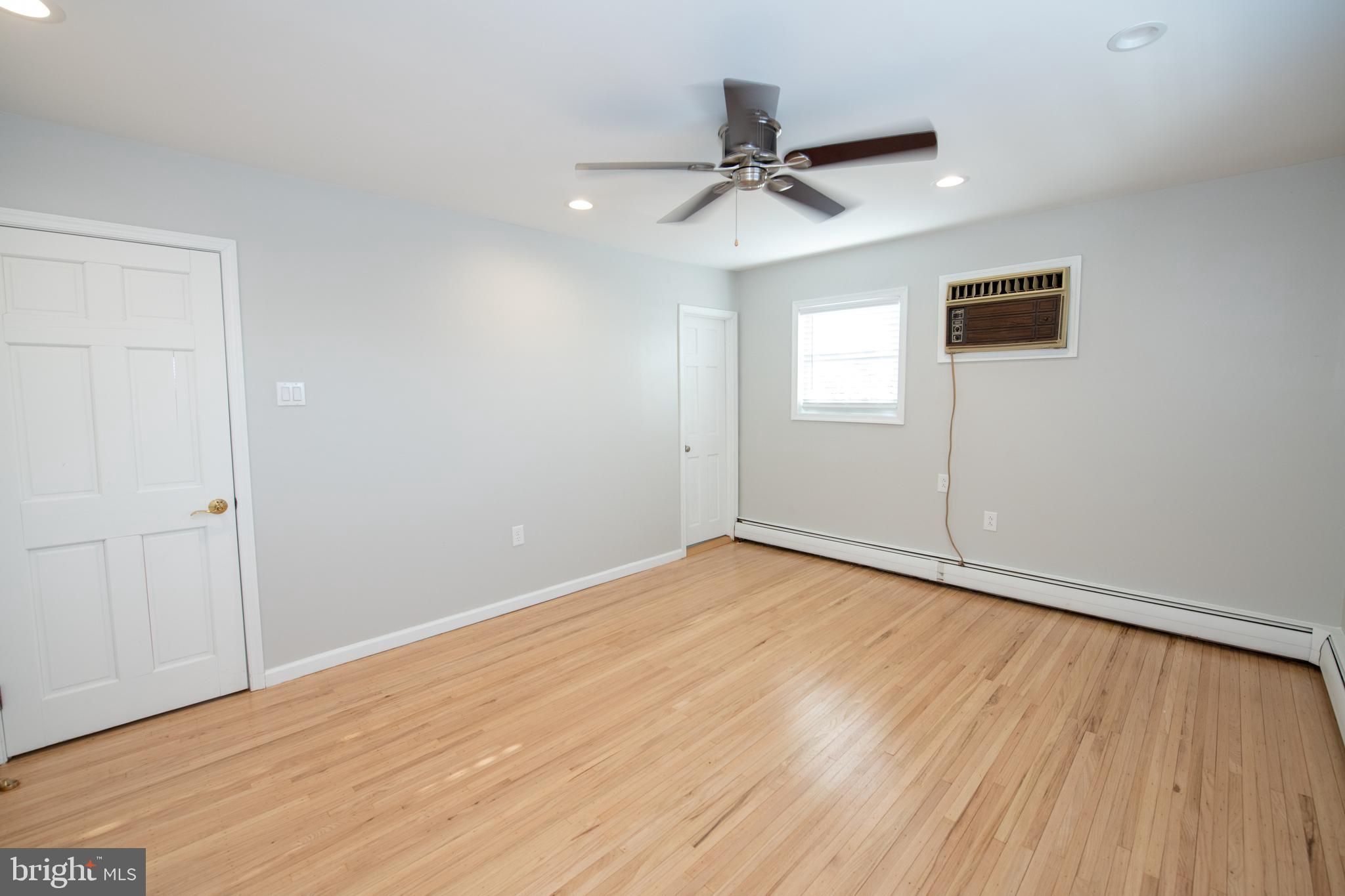 1018 HOFFNAGLE PLACE