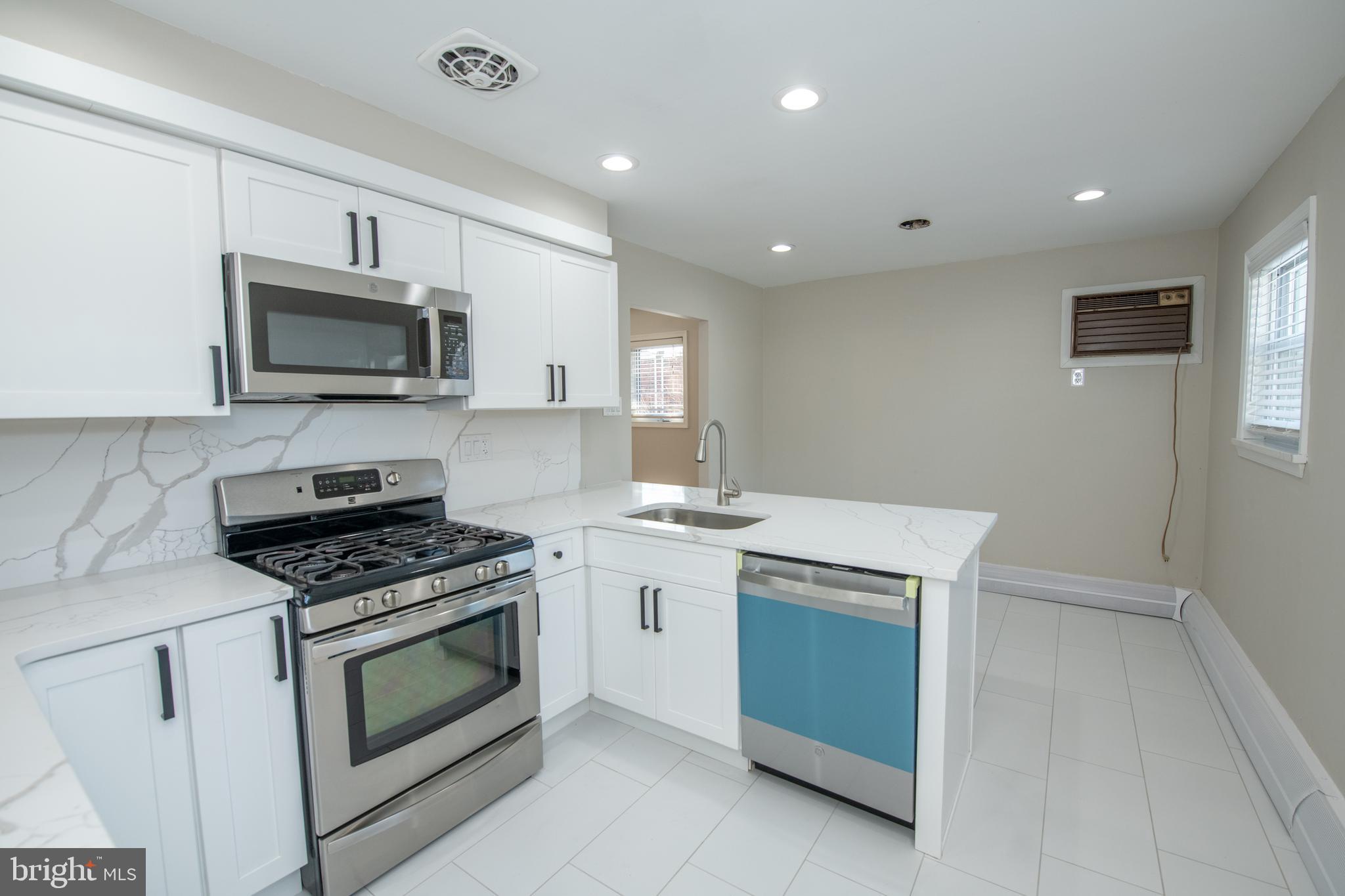 1018 HOFFNAGLE PLACE