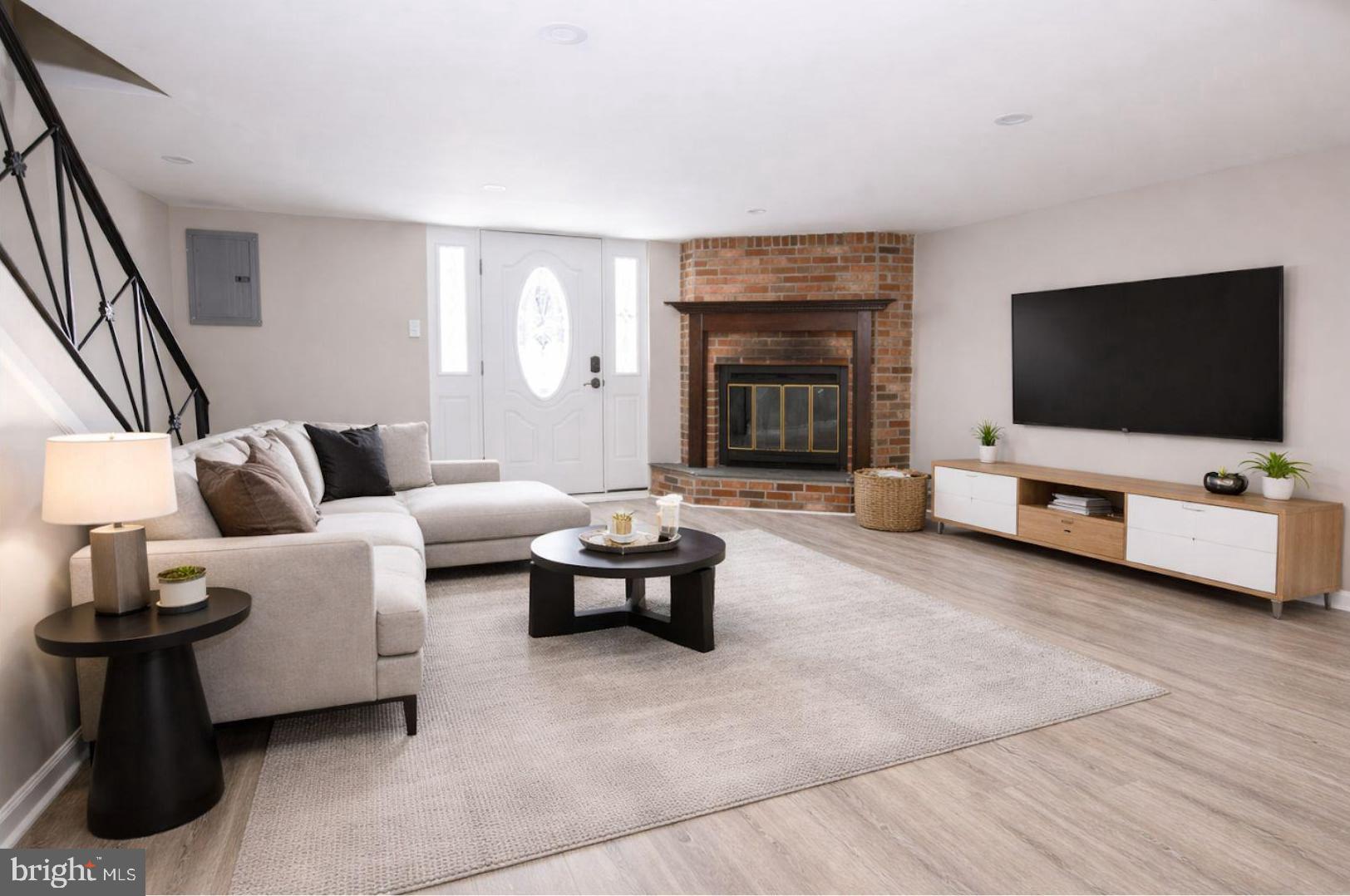 1018 HOFFNAGLE PLACE