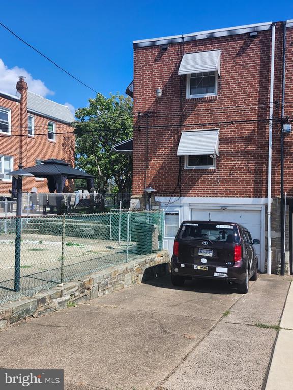 9958 FERNDALE STREET