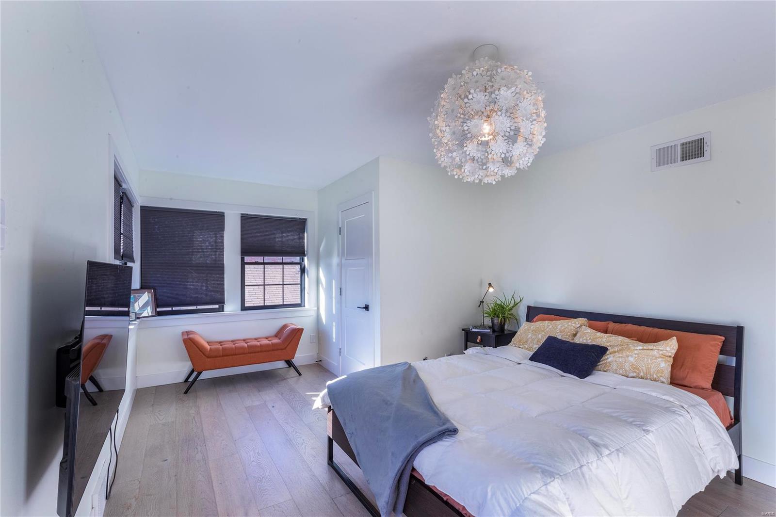 6632 Bancroft