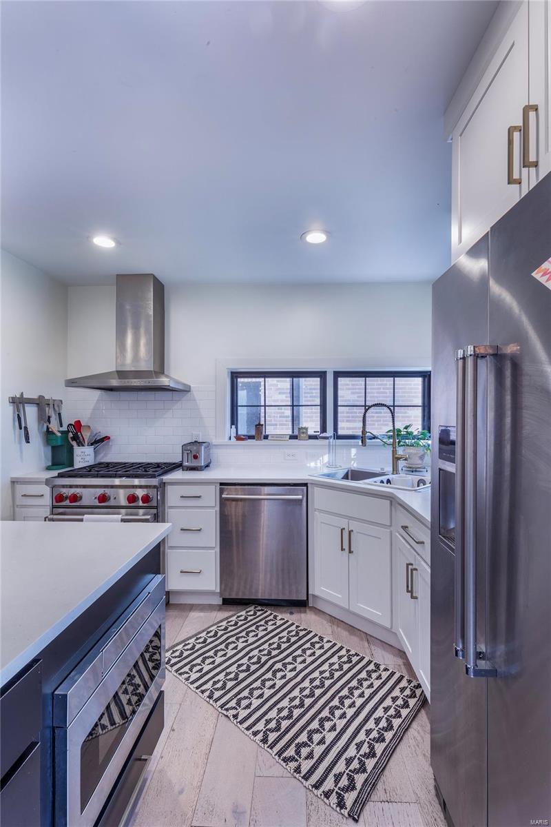6632 Bancroft