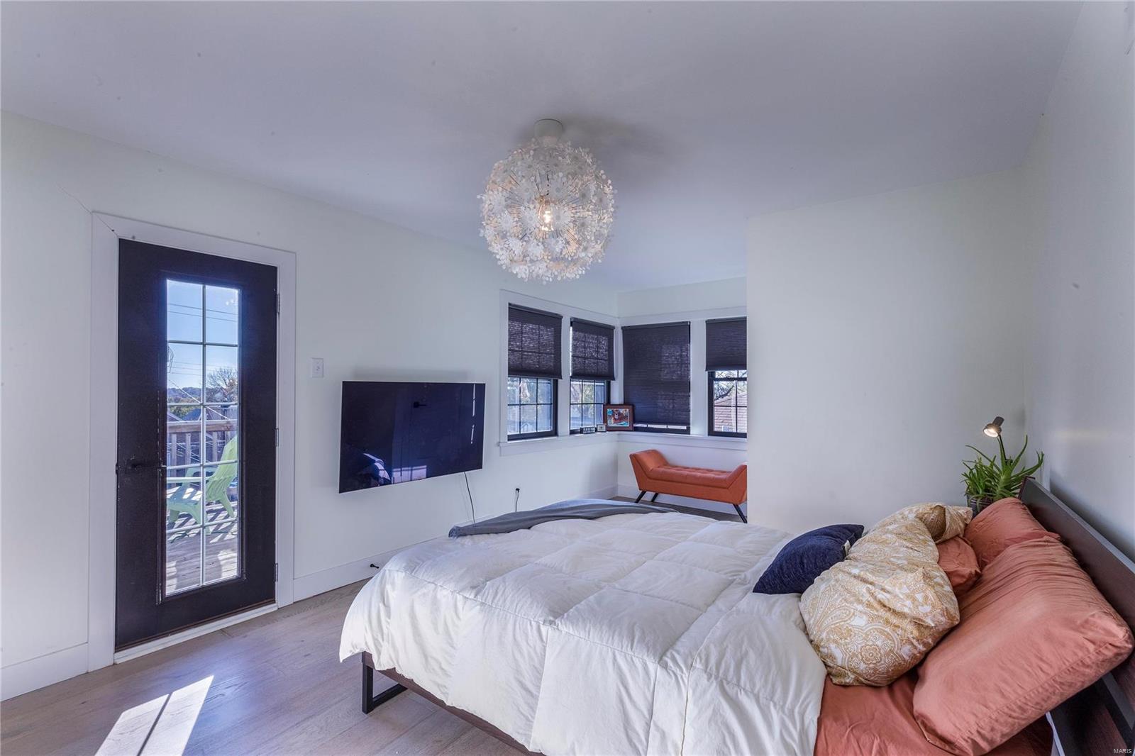 6632 Bancroft