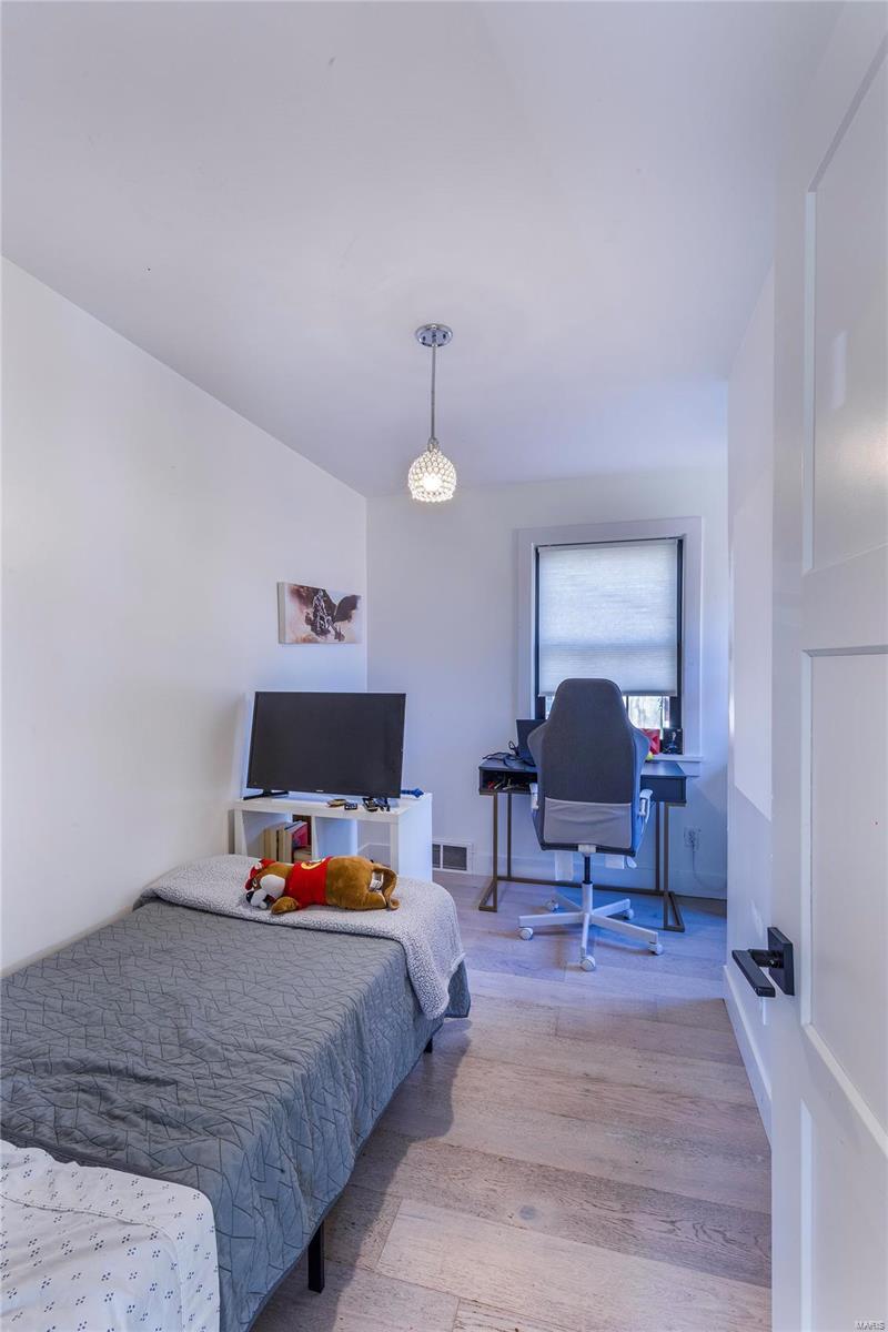 6632 Bancroft