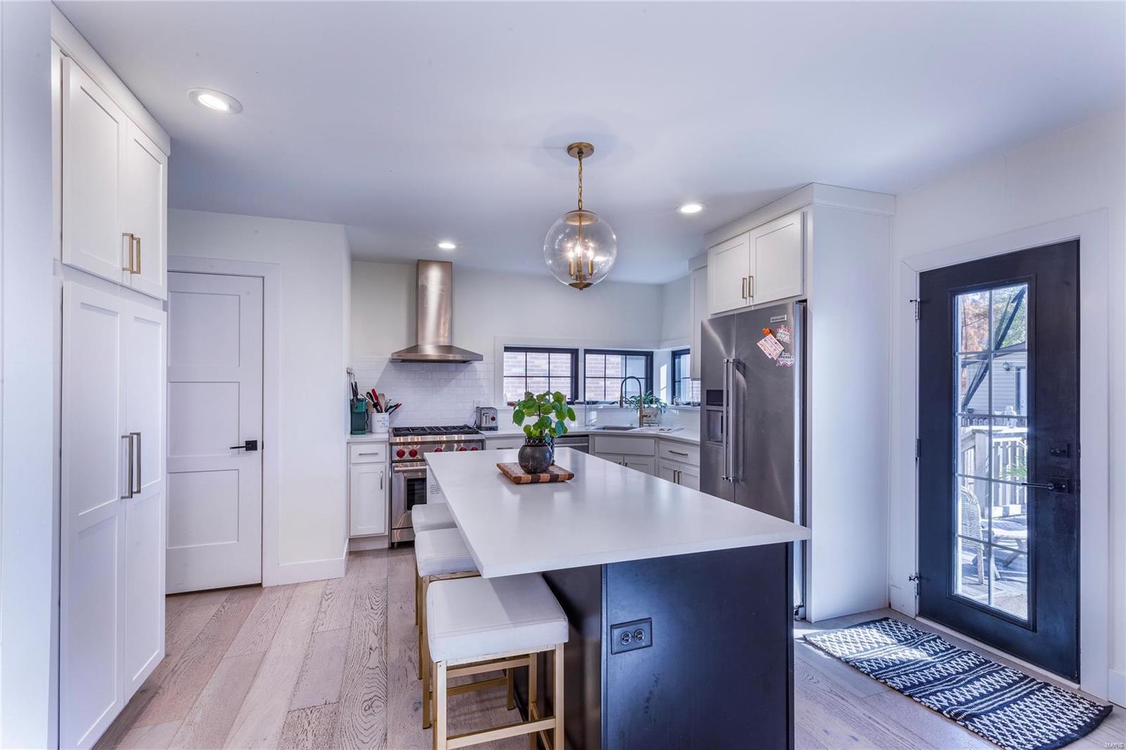 6632 Bancroft