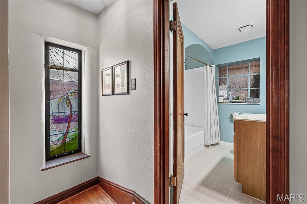 6634 Lindenwood Place