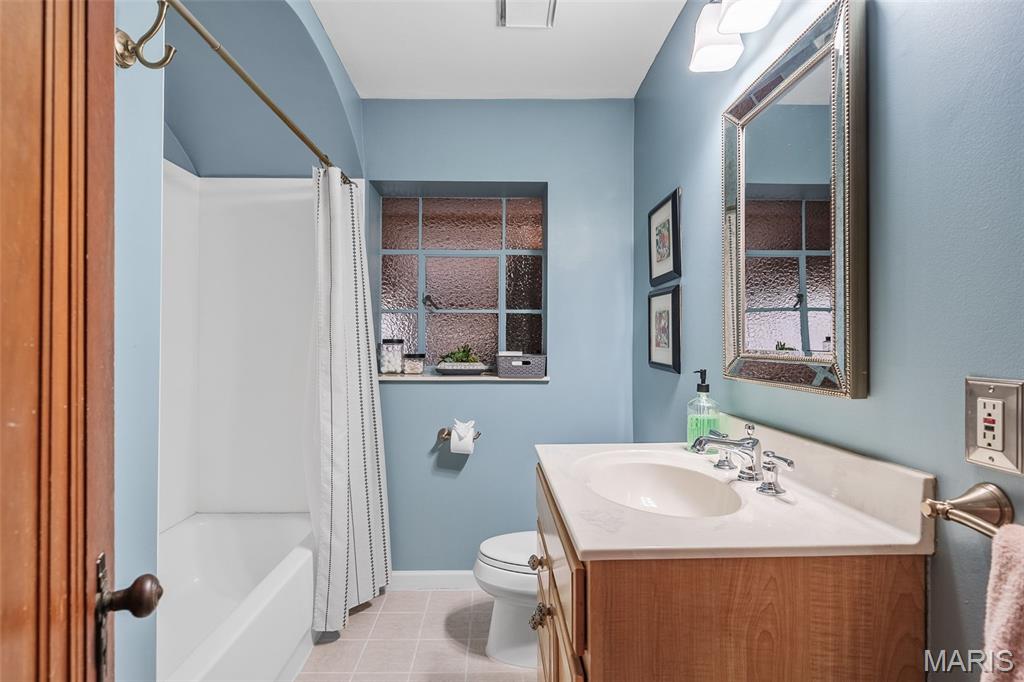 6634 Lindenwood Place