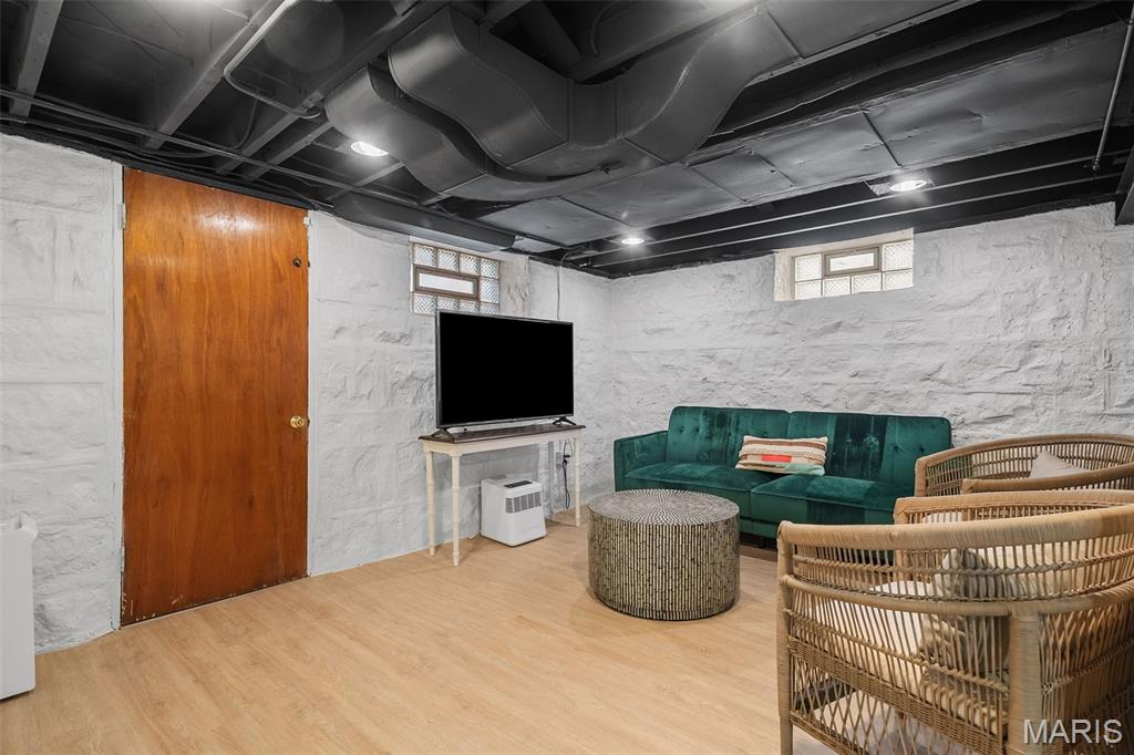 6634 Lindenwood Place