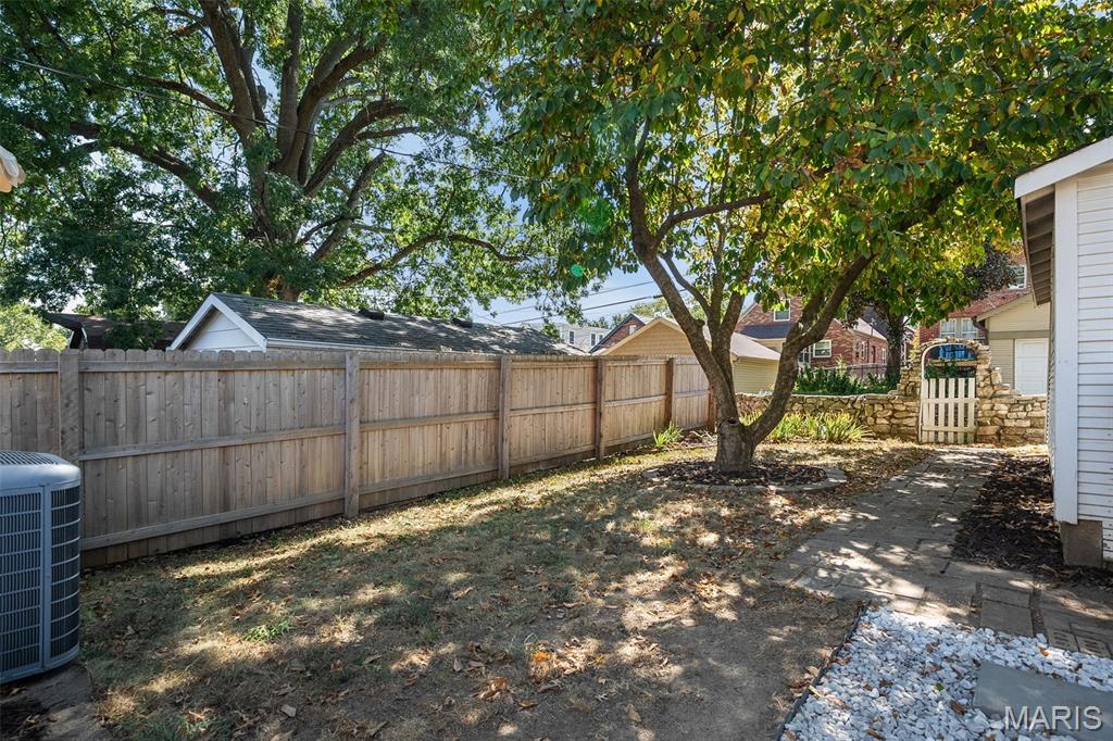 6634 Lindenwood Place