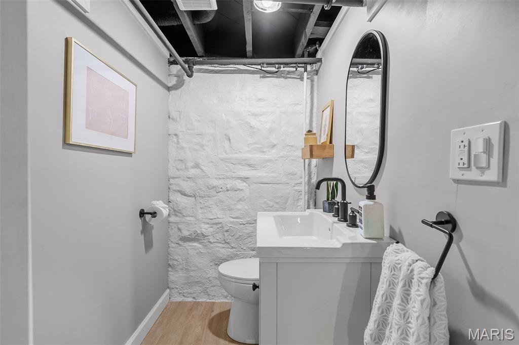 6634 Lindenwood Place