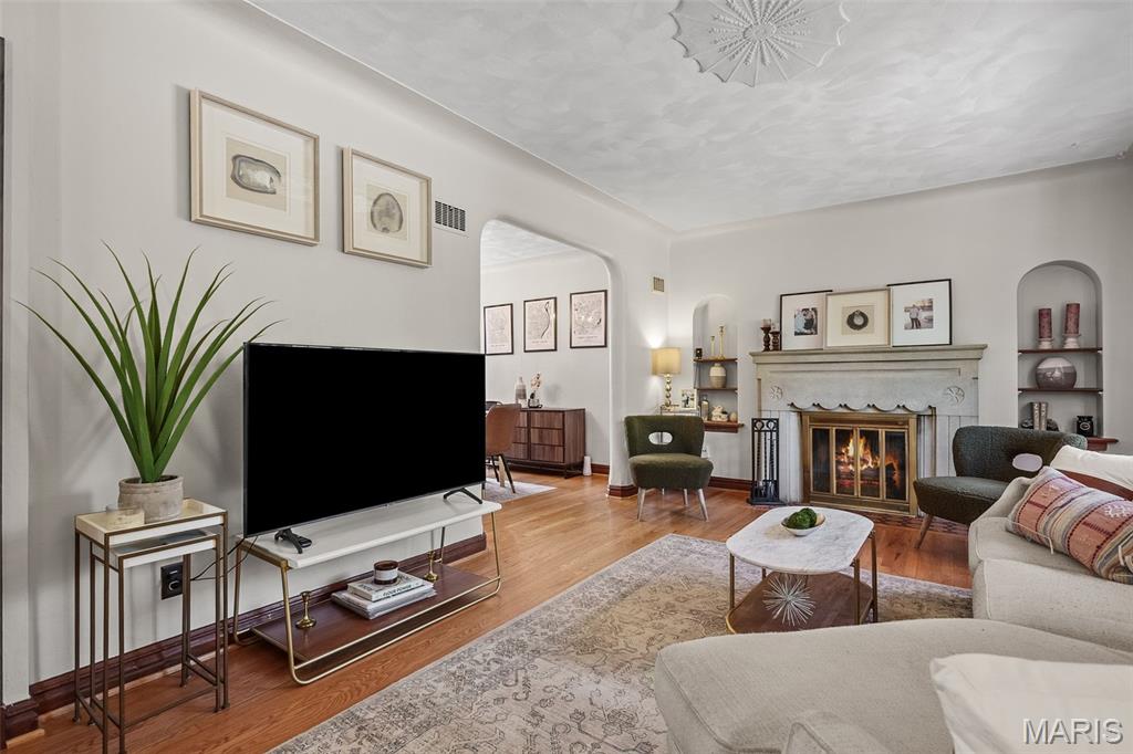 6634 Lindenwood Place