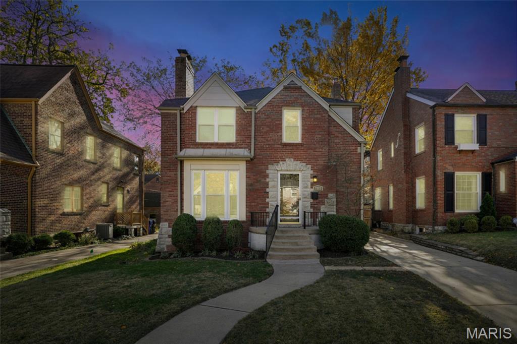 7712 Stanford Avenue