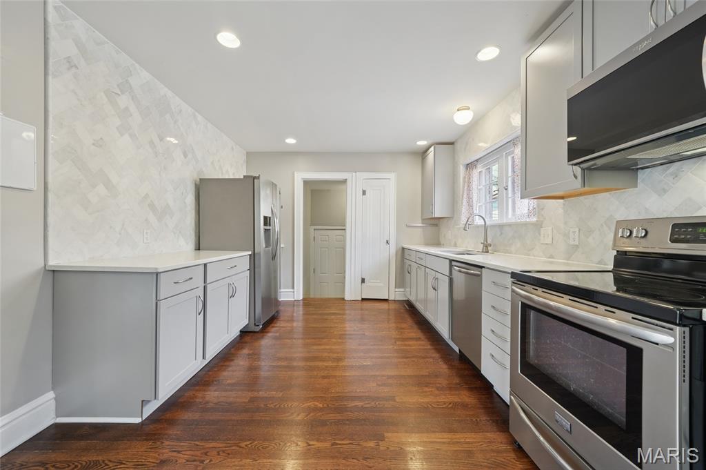 1105 N North & South Road