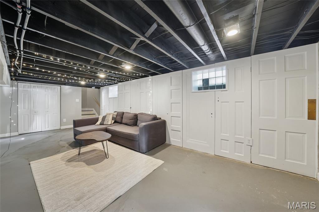 1105 N North & South Road