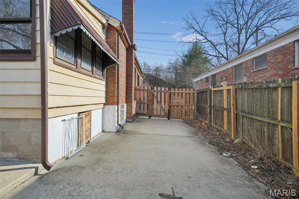 1105 N North & South Road