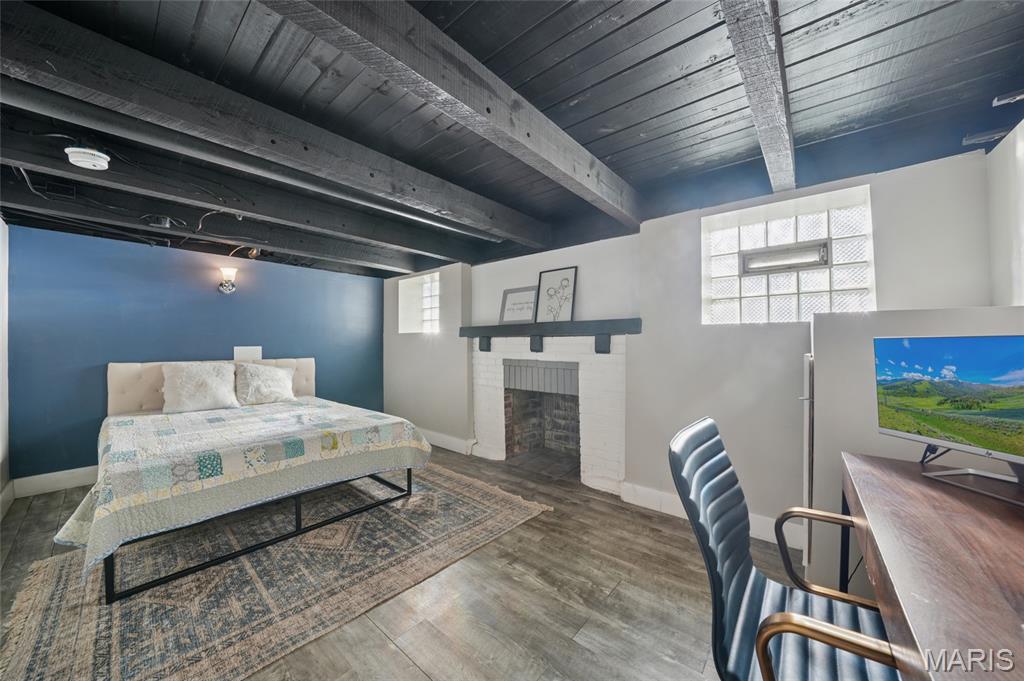 1105 N North & South Road