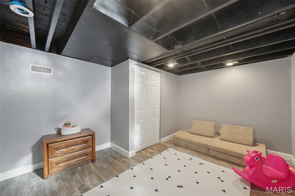 1105 N North & South Road