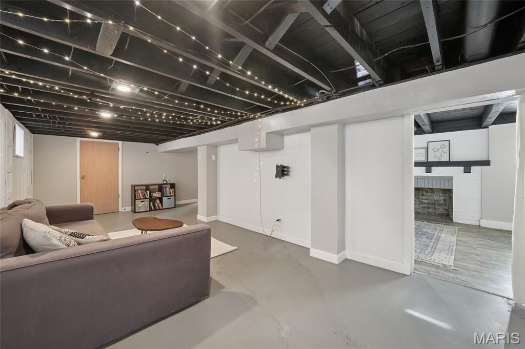 1105 N North & South Road