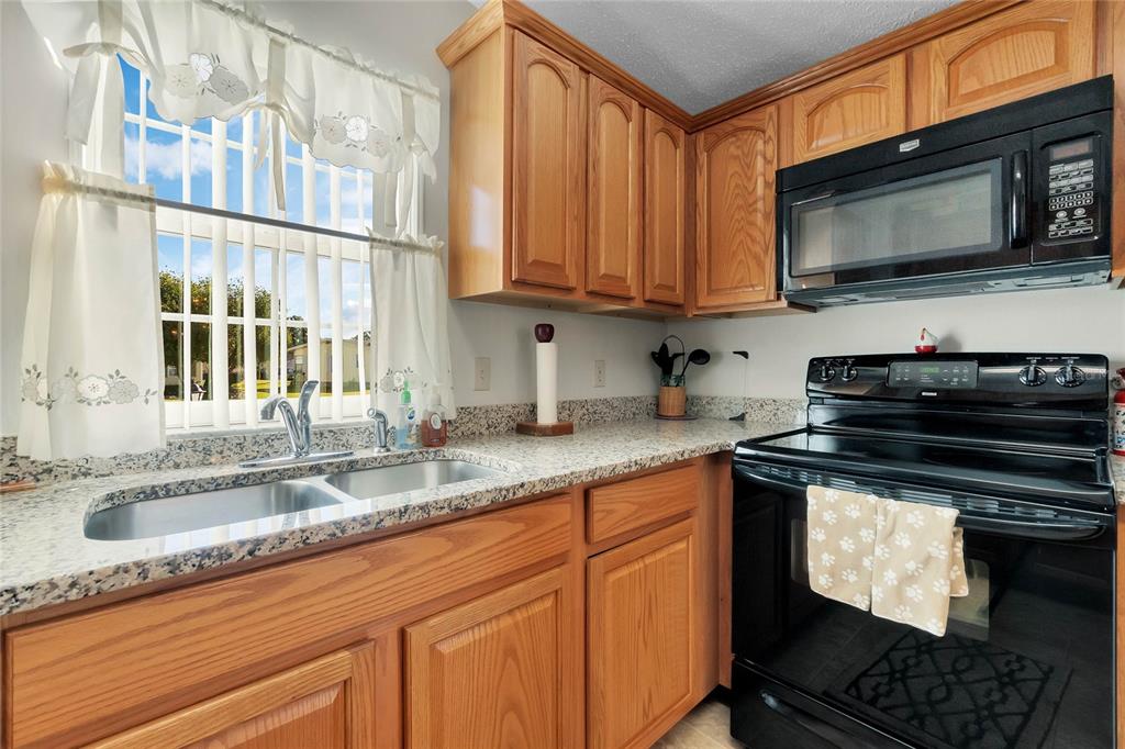 25333 CASA DEL LAGO LN